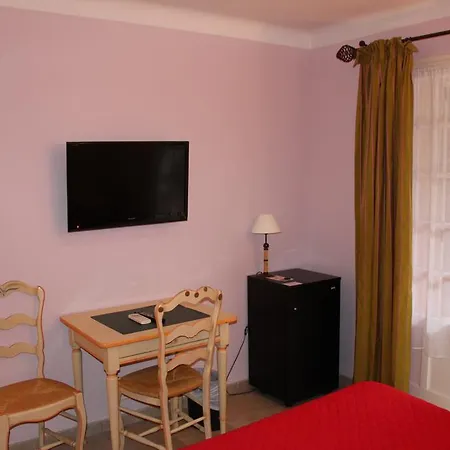 Les Palmiers Hotel