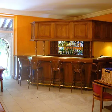 Les Palmiers Hotel